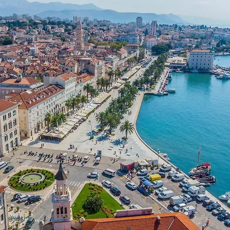 With Garden Ana דירה *