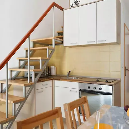 With Garden Ana Спліт